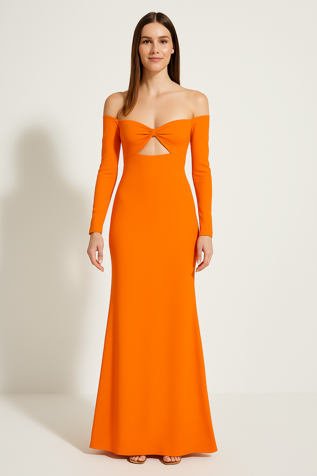 Robe Orange Élégante À Décolleté.